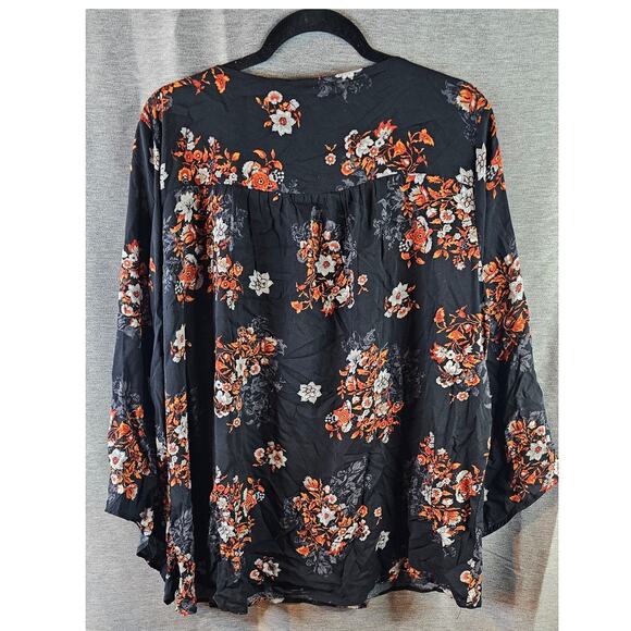 Torrid Womens Floral Print Cross Front Bell Sleeve Challis Blouse Sz 1 Black - Picture 7 of 7